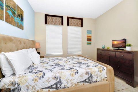 House in Davenport, Florida 5 bedrooms, 196.4 sq.m. № 2118302 - photo 11