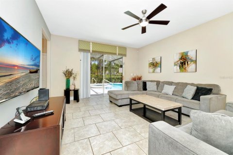 House in Davenport, Florida 5 bedrooms, 196.4 sq.m. № 2118302 - photo 4