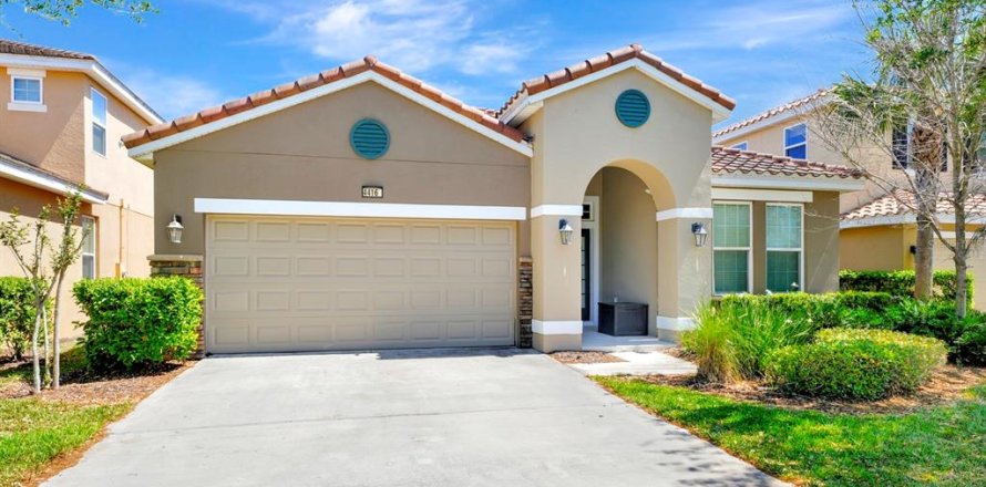 House in Davenport, Florida 5 bedrooms, 196.4 sq.m. № 2118302