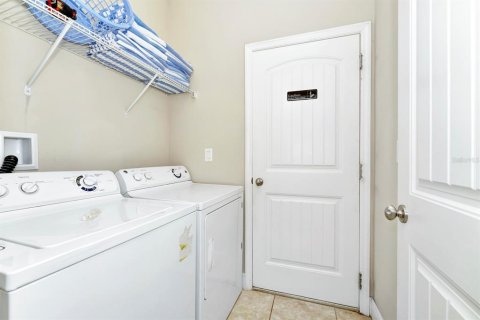 House in Davenport, Florida 5 bedrooms, 196.4 sq.m. № 2118302 - photo 16