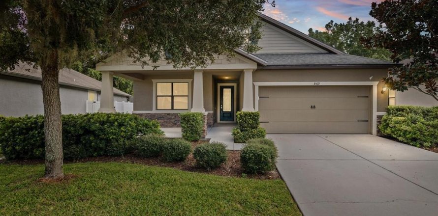 Casa en Land O' Lakes, Florida 4 dormitorios, 184.04 m2 № 2383466