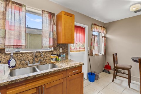 Propiedad comercial en venta en North Miami Beach, Florida, 164.9 m2 № 2055434 - foto 21