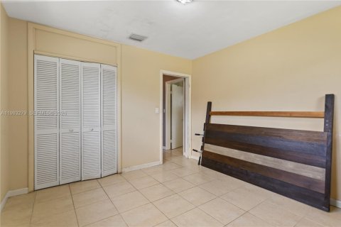 Propiedad comercial en venta en North Miami Beach, Florida, 164.9 m2 № 2055434 - foto 28