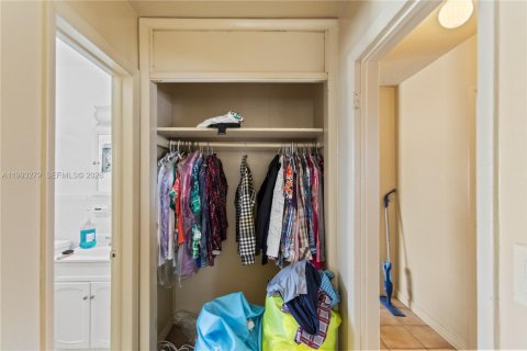 Propiedad comercial en venta en North Miami Beach, Florida, 164.9 m2 № 2055434 - foto 12