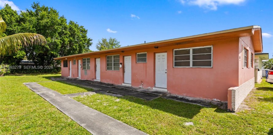 Propiedad comercial en North Miami Beach, Florida 164.9 m2 № 2055434