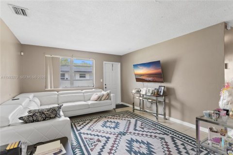 Propiedad comercial en venta en North Miami Beach, Florida, 164.9 m2 № 2055434 - foto 19