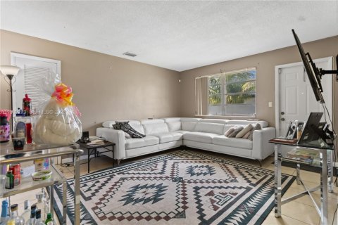 Propiedad comercial en venta en North Miami Beach, Florida, 164.9 m2 № 2055434 - foto 18