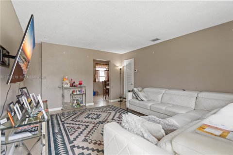 Propiedad comercial en venta en North Miami Beach, Florida, 164.9 m2 № 2055434 - foto 17