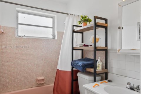 Propiedad comercial en venta en North Miami Beach, Florida, 164.9 m2 № 2055434 - foto 24