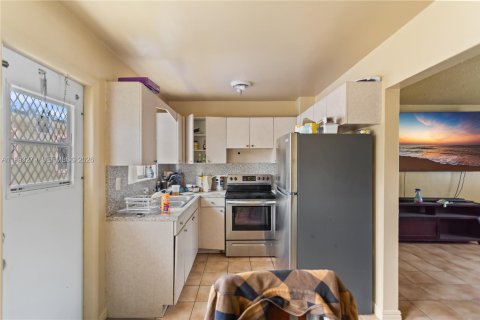 Propiedad comercial en venta en North Miami Beach, Florida, 164.9 m2 № 2055434 - foto 6