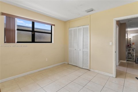Propiedad comercial en venta en North Miami Beach, Florida, 164.9 m2 № 2055434 - foto 29