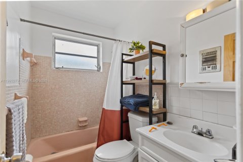 Propiedad comercial en venta en North Miami Beach, Florida, 164.9 m2 № 2055434 - foto 25