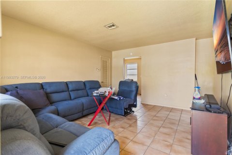 Propiedad comercial en venta en North Miami Beach, Florida, 164.9 m2 № 2055434 - foto 5