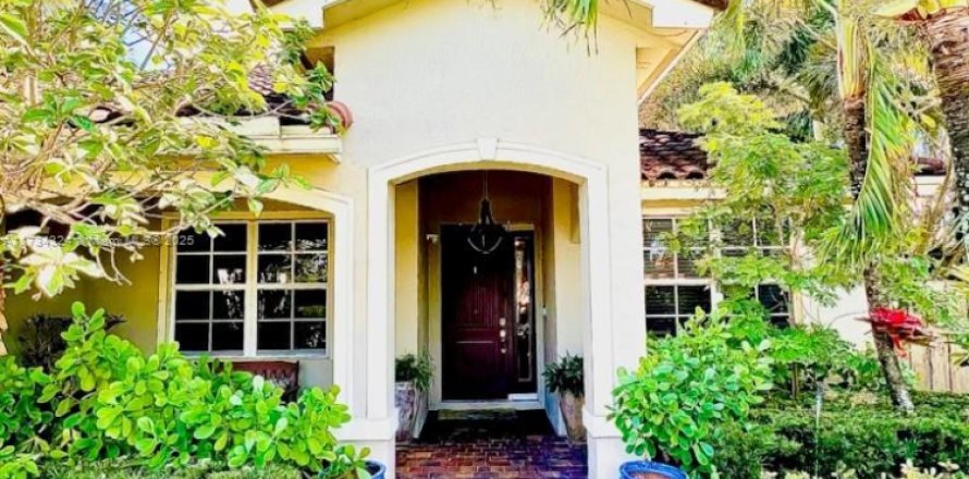 House in Homestead, Florida 4 bedrooms, 181.07 sq.m. № 1487840