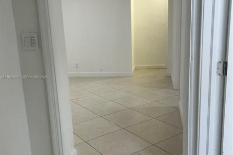 Снять в аренду виллу или дом в Холливуд, Флорида 1 спальня, 138.33м2, № 2029138 - фото 6