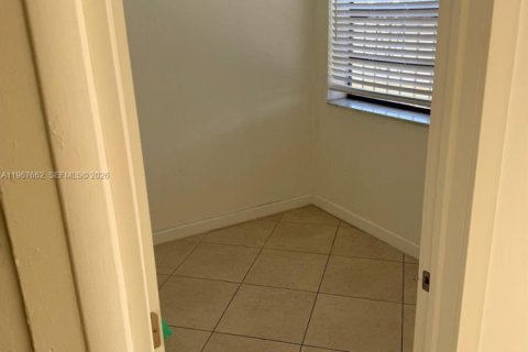 Снять в аренду виллу или дом в Холливуд, Флорида 1 спальня, 138.33м2, № 2029138 - фото 9