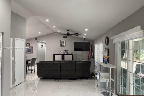 Casa en venta en Miramar, Florida, 3 dormitorios, 127.28 m2 № 2034207 - foto 5