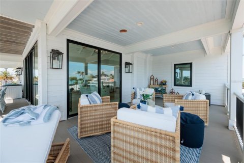 House in Saint Pete Beach, Florida 5 bedrooms, 431.16 sq.m. № 2098571 - photo 20