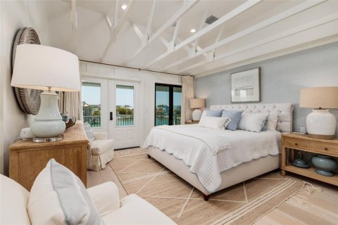 House in Saint Pete Beach, Florida 5 bedrooms, 431.16 sq.m. № 2098571 - photo 30