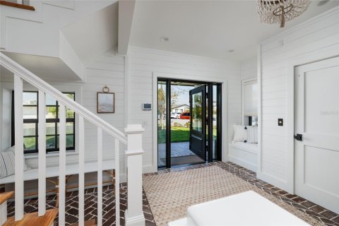 House in Saint Pete Beach, Florida 5 bedrooms, 431.16 sq.m. № 2098571 - photo 6