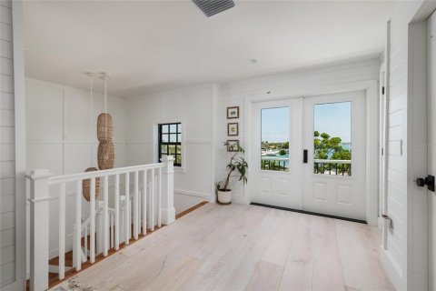 House in Saint Pete Beach, Florida 5 bedrooms, 431.16 sq.m. № 2098571 - photo 27