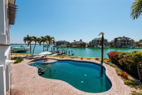 House in Saint Pete Beach, Florida 5 bedrooms, 431.16 sq.m. № 2098571 - photo 19