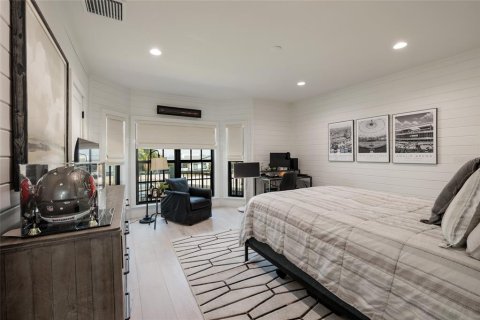 House in Saint Pete Beach, Florida 5 bedrooms, 431.16 sq.m. № 2098571 - photo 24