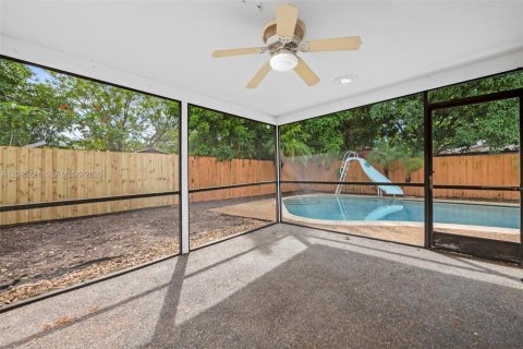 Villa ou maison à vendre à West Park, Floride: 3 chambres, 137.77 m2 № 2384876 - photo 19