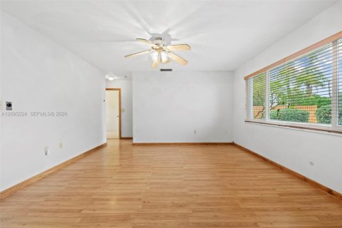 Villa ou maison à vendre à West Park, Floride: 3 chambres, 137.77 m2 № 2384876 - photo 4