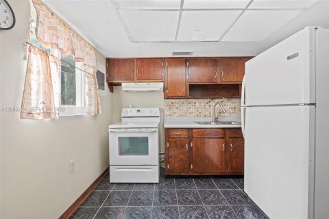 Villa ou maison à vendre à West Park, Floride: 3 chambres, 137.77 m2 № 2384876 - photo 11