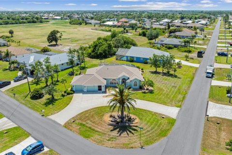 House in Rotonda, Florida 3 bedrooms, 185.25 sq.m. № 2209666 - photo 2