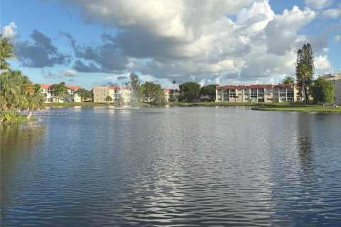 Купить кондоминиум в Санрайз, Флорида 2 спальни, 78.97м2, № 2025830 - фото 18