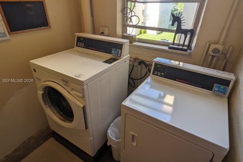 Купить кондоминиум в Санрайз, Флорида 2 спальни, 78.97м2, № 2025830 - фото 13