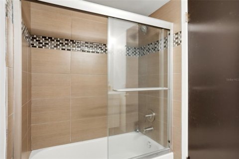 Condo in Saint Petersburg, Florida, 1 bedroom  № 2236170 - photo 10
