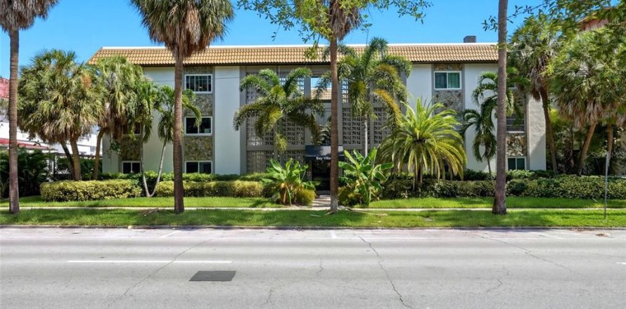 Condo in Saint Petersburg, Florida, 1 bedroom  № 2236170