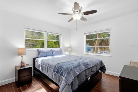 Condo in Saint Petersburg, Florida, 1 bedroom  № 2236170 - photo 11