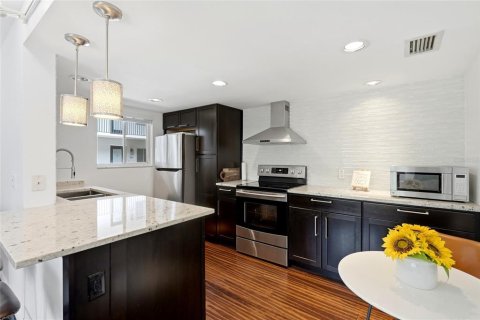 Condo in Saint Petersburg, Florida, 1 bedroom  № 2236170 - photo 7