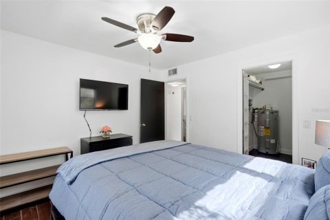 Condo in Saint Petersburg, Florida, 1 bedroom  № 2236170 - photo 12