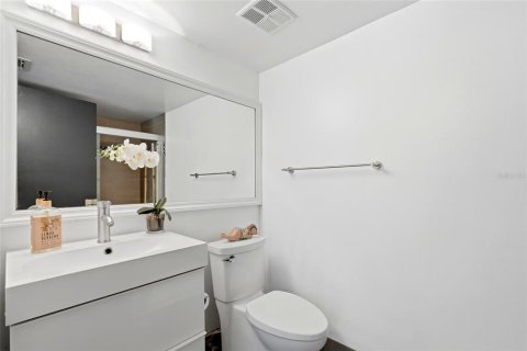 Condo in Saint Petersburg, Florida, 1 bedroom  № 2236170 - photo 9