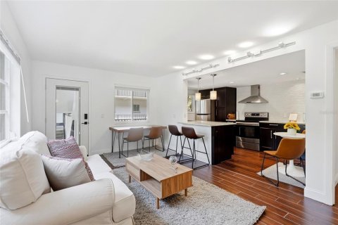 Condo in Saint Petersburg, Florida, 1 bedroom  № 2236170 - photo 6
