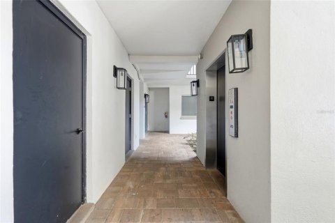 Condo in Saint Petersburg, Florida, 1 bedroom  № 2236170 - photo 17