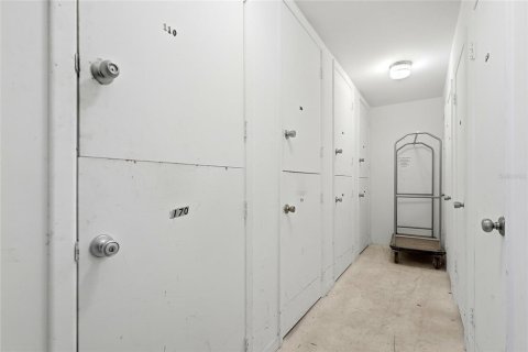Condo in Saint Petersburg, Florida, 1 bedroom  № 2236170 - photo 18