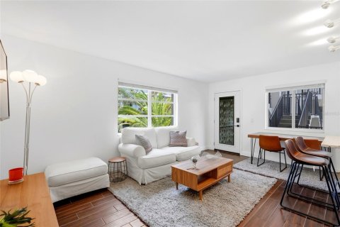 Condo in Saint Petersburg, Florida, 1 bedroom  № 2236170 - photo 5