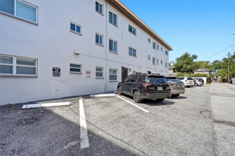 Condo in Saint Petersburg, Florida, 1 bedroom  № 2236170 - photo 14