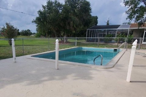 Villa ou maison à louer à Port Charlotte, Floride: 2 chambres, 121.42 m2 № 2113870 - photo 2