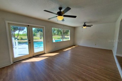 Villa ou maison à louer à Port Charlotte, Floride: 2 chambres, 121.42 m2 № 2113870 - photo 4