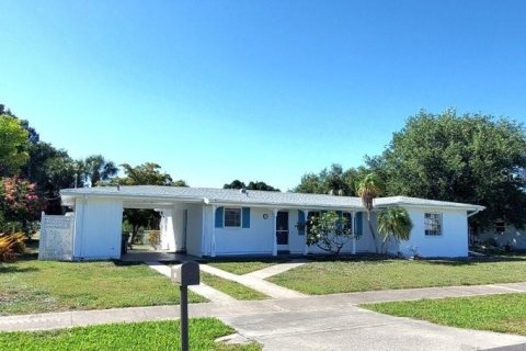 Villa ou maison à Port Charlotte, Floride 2 chambres, 121.42 m2 № 2113870