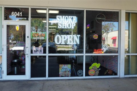 Commercial property in Tamarac, Florida № 2049215 - photo 6