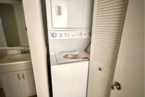 Copropriété à louer à Miami, Floride: 2 chambres, 107.4 m2 № 2002156 - photo 9