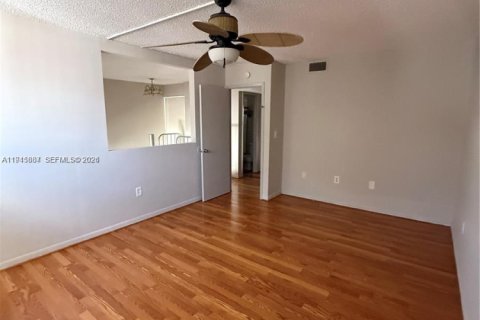Copropriété à louer à Miami, Floride: 2 chambres, 107.4 m2 № 2002156 - photo 12